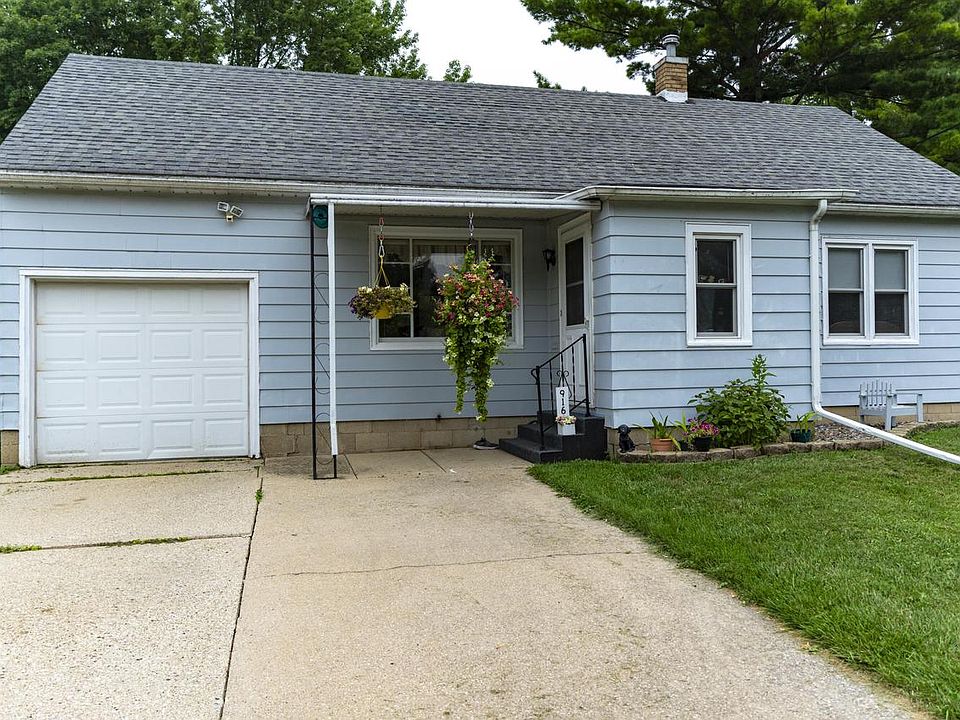 1st image of 916 Clark STREET