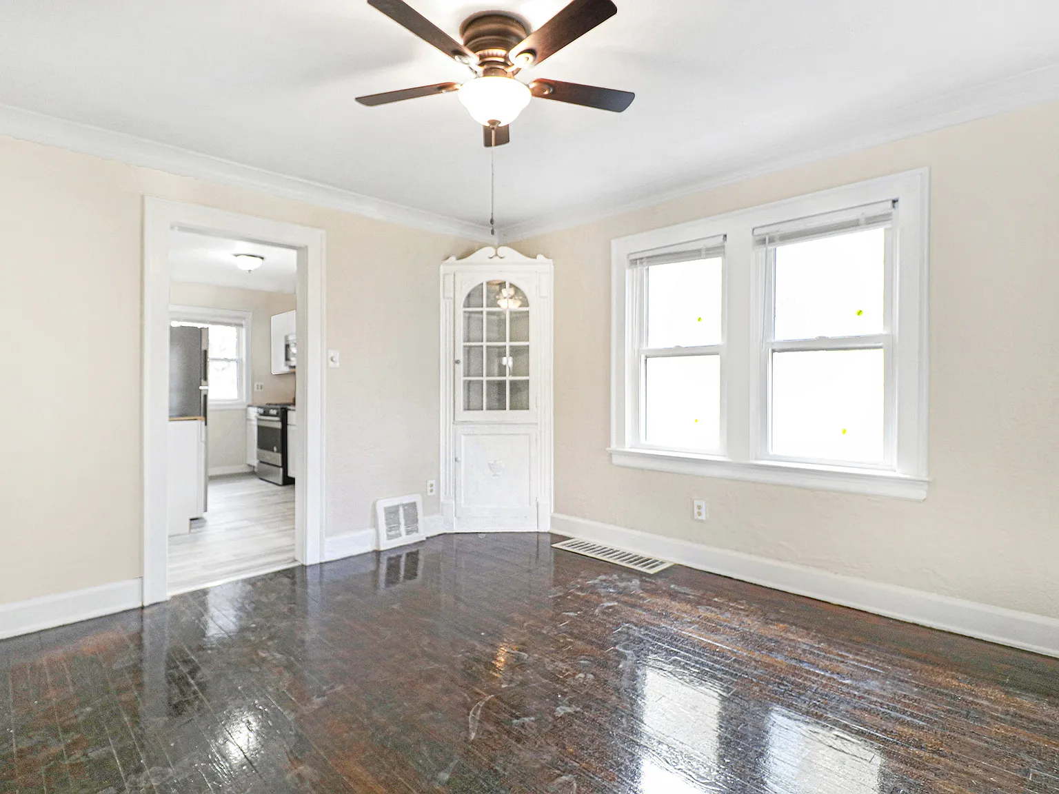 Inviting 3 Bedroom Home — Photo 2