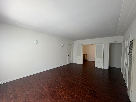 5th image of 862 S Saint Andrews Pl