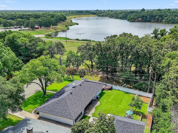 2300 Brookhaven Dr, Denison, TX 75020