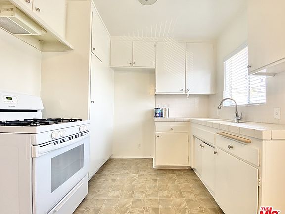 2nd image of 710 N Genesee Ave #8A