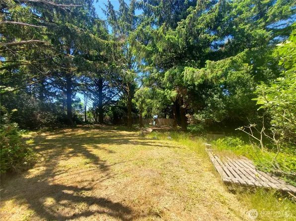 333 Mizzen Street NW, Ocean Shores, WA 98569