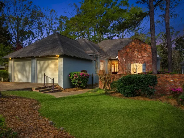 33 Camellia Ct, Hattiesburg, MS 39402