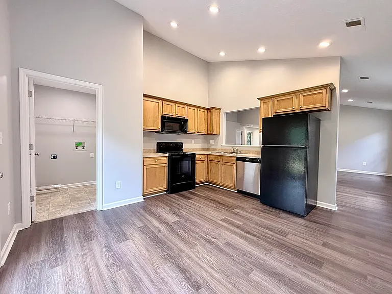 437 McConnells Trce — Photo 5