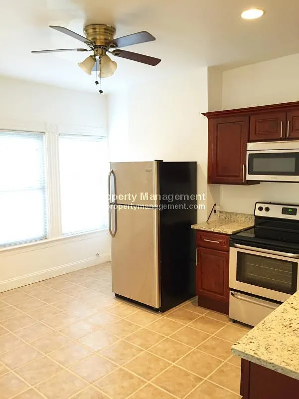 3 bed, 1.0 bath, 808 sqft, $3,000 — Photo 3