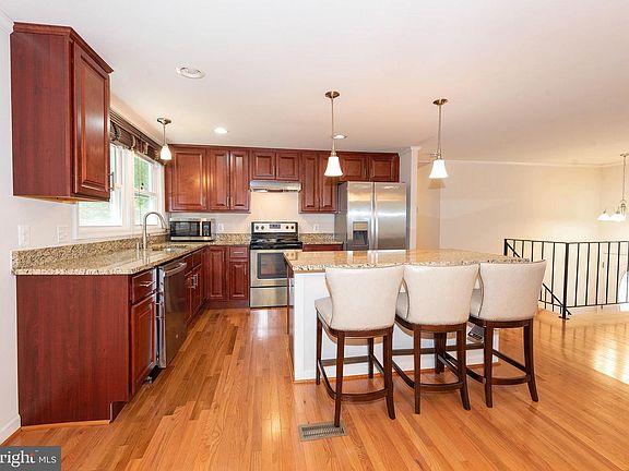 4th image of 16203 Pointer Ridge Dr