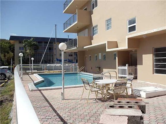 3rd image of 3860 NE 170th St APT 411