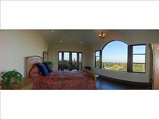 4th image of 17041 Los Robles Way