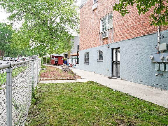 4th image of 3901 Ely Ave