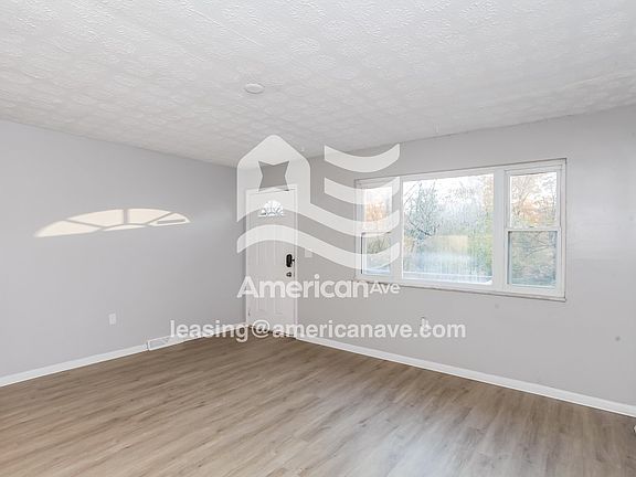 1467974_003_living_room_14120750.jpg