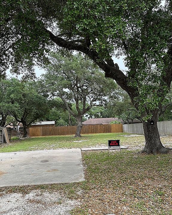 1st image of 812 Warbler Ln