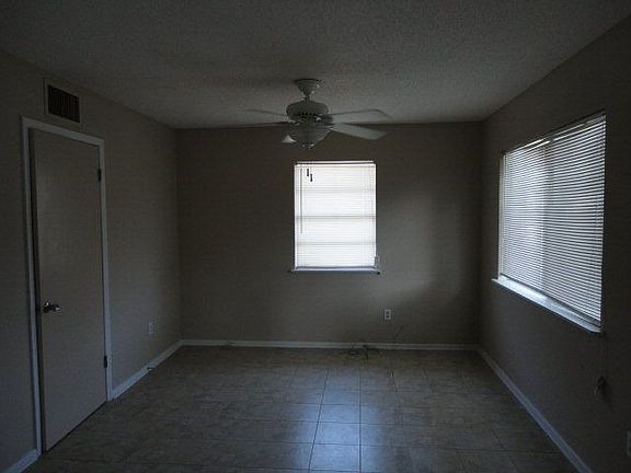 3rd image of 720 W 6th St