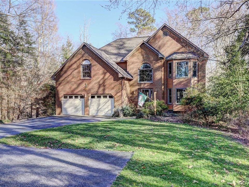 1st image of 208 Crescent Dr