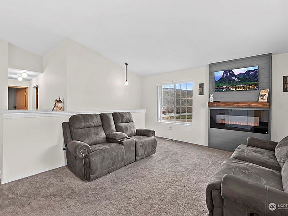 5th image of 3978 NE Blueridge Drive