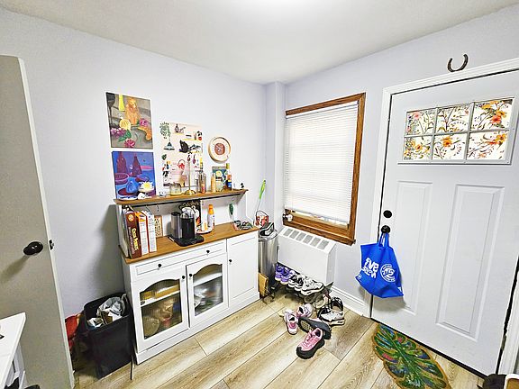 2nd image of 2115-2123 W Farragut Ave #1B