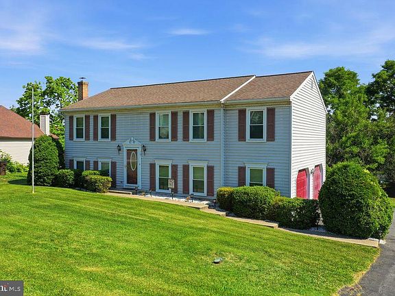 3rd image of 10 Mansion Ct W