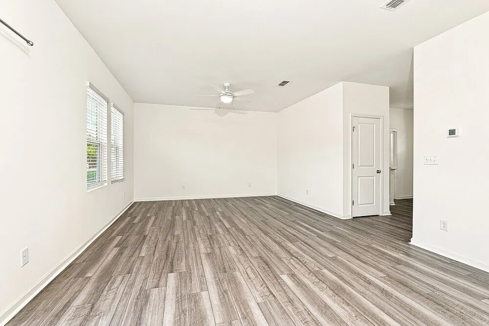 4 bed, 2.5 bath, 1801 sqft, $2,090 — Photo 4
