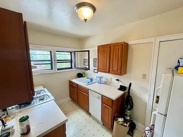 4422 N Oakland Ave — Photo 6