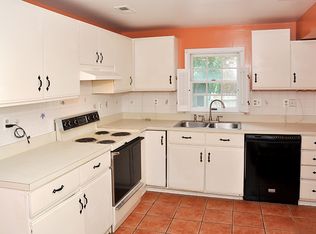 221 S St SE, Leesburg, VA 20175