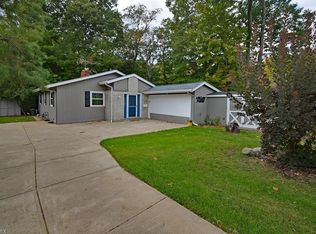 6338 Stumph Rd, Parma Heights, OH 44130