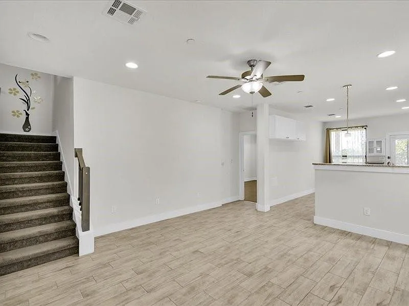 3 bed, 2.5 bath, 1729 sqft, $2,445 — Photo 3