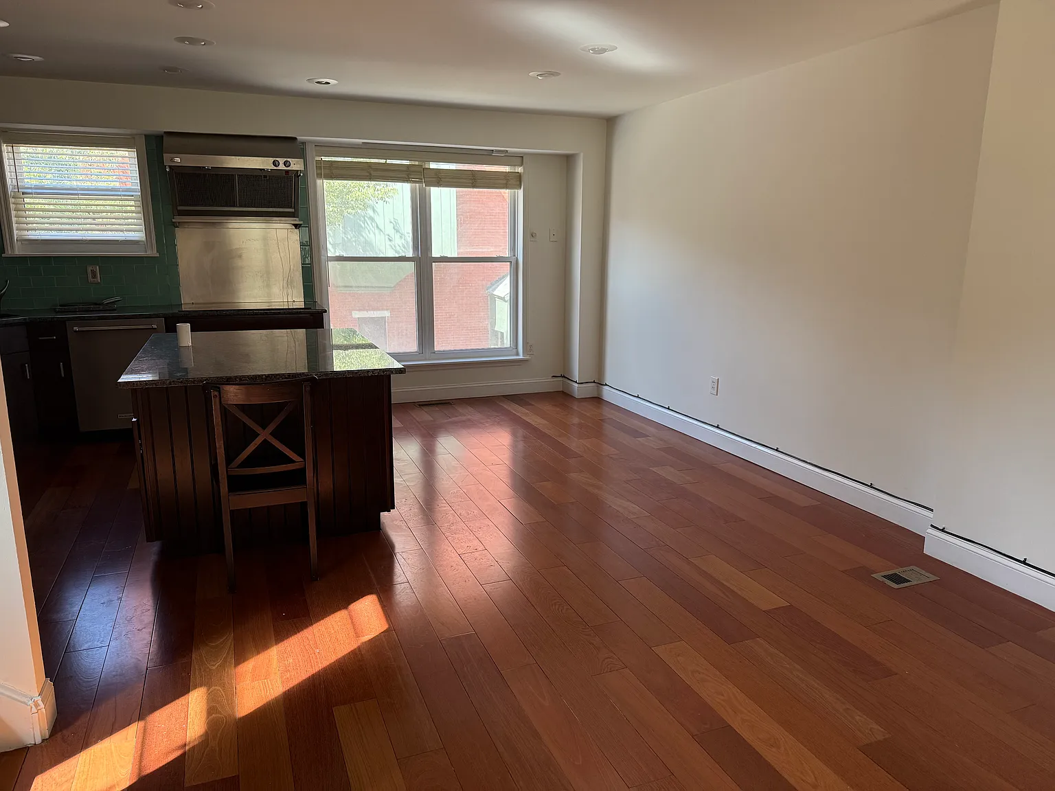 4 bed, 2.5 bath, 2280 sqft, $4,300 — Photo 4
