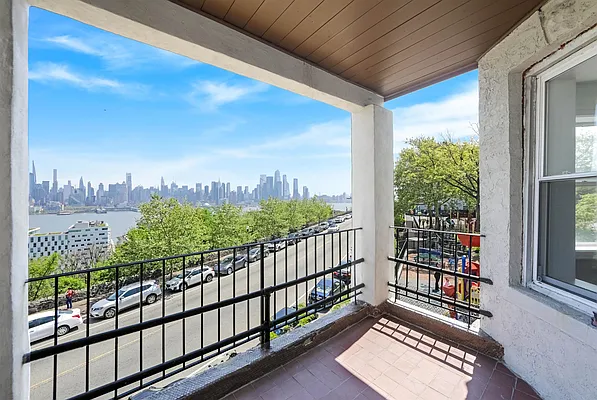 Rented by Christie's International Real Estate Group | media 8