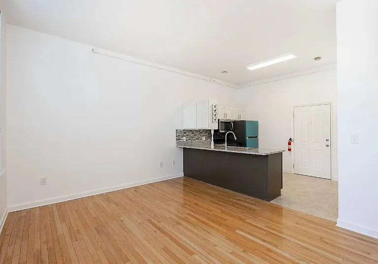 735 Washington St — Photo 9