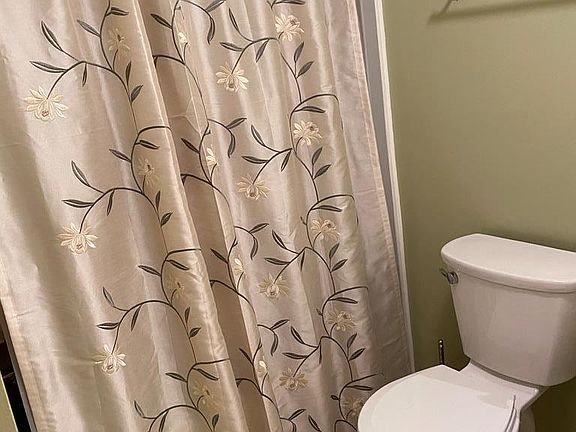 5th image of 6 Susan Dr
