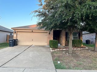 10045 Quail Glen Dr, Fort Worth, TX 76140