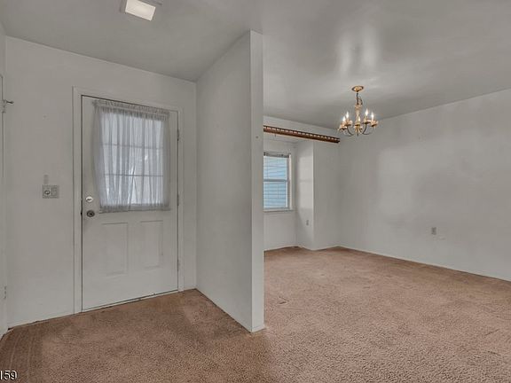5th image of 51 Canterbury Dr
