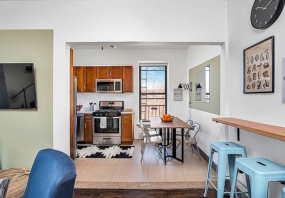 5th image of 373 Tompkins Ave #1