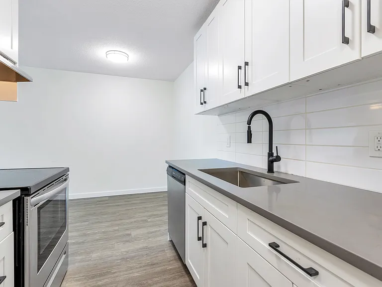 549 Dansey Ave — Photo 18