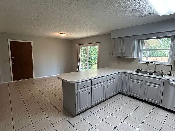 4th image of 2914 W Richwood Cir