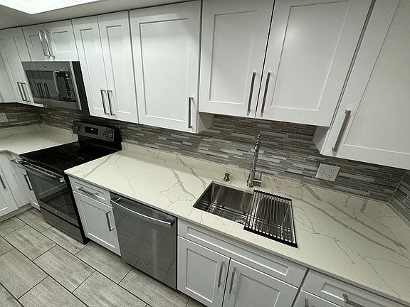4th image of 6003 Village Cir #6003