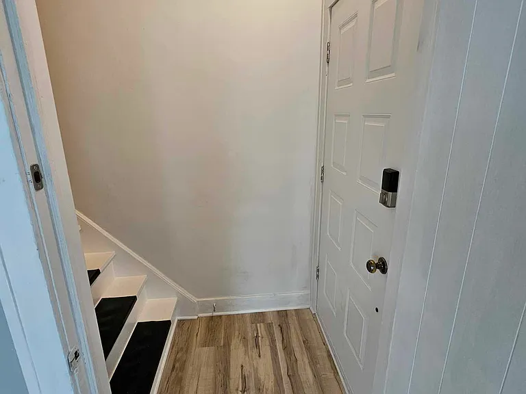 2401 Burnside Ave — Photo 3