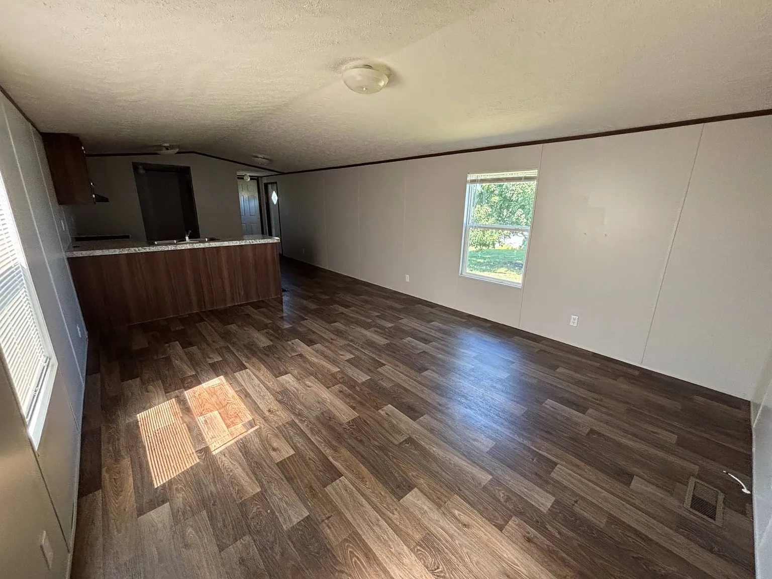 3 bed, 2.0 bath, $1,276 — Photo 2