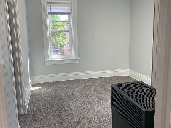 5th image of 321 E Lincoln St #1