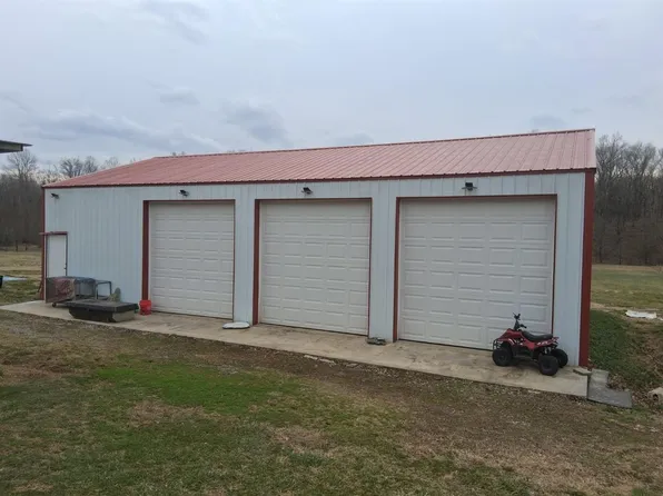268 Buck Perry Rd, Bethpage, TN 37022