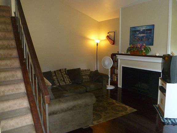 5th image of 393 Sonora Dr