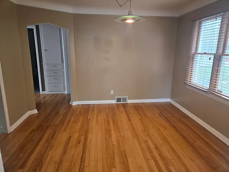 506 W Twelve Mile Rd — Photo 9