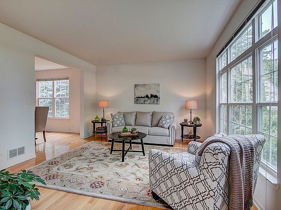 5th image of 14117 Glenwood Ct