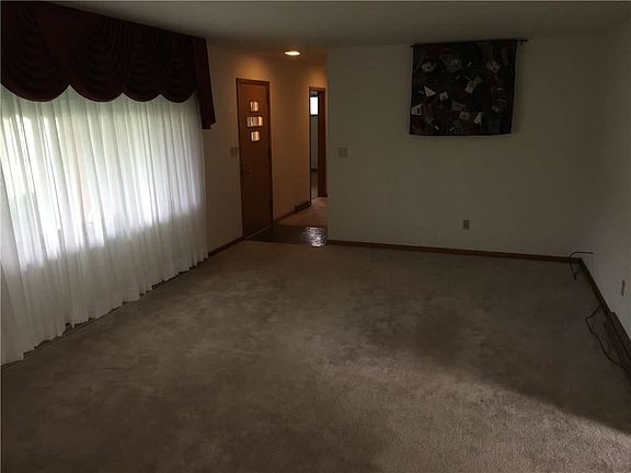 3rd image of 29 Thelma Dr