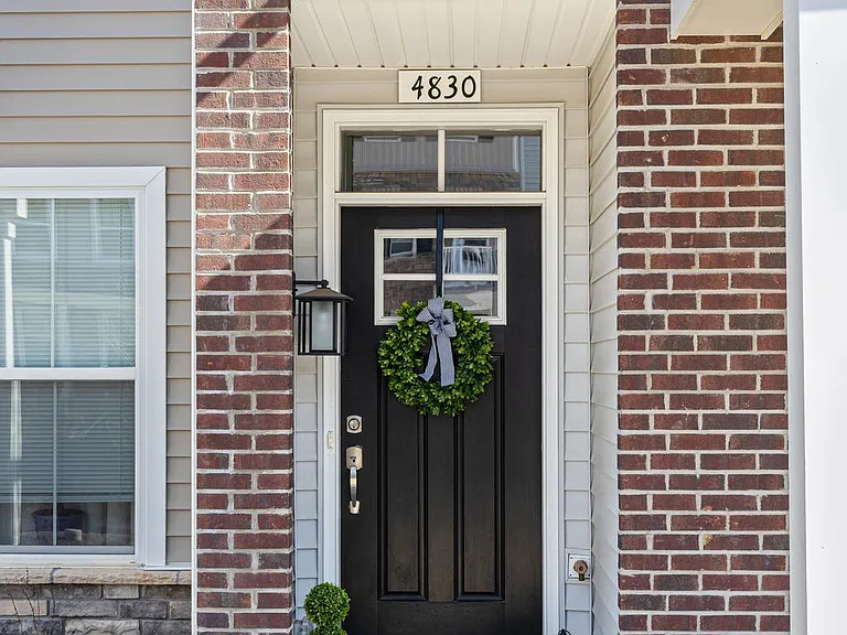 4830 Franklin Cir — Photo 2