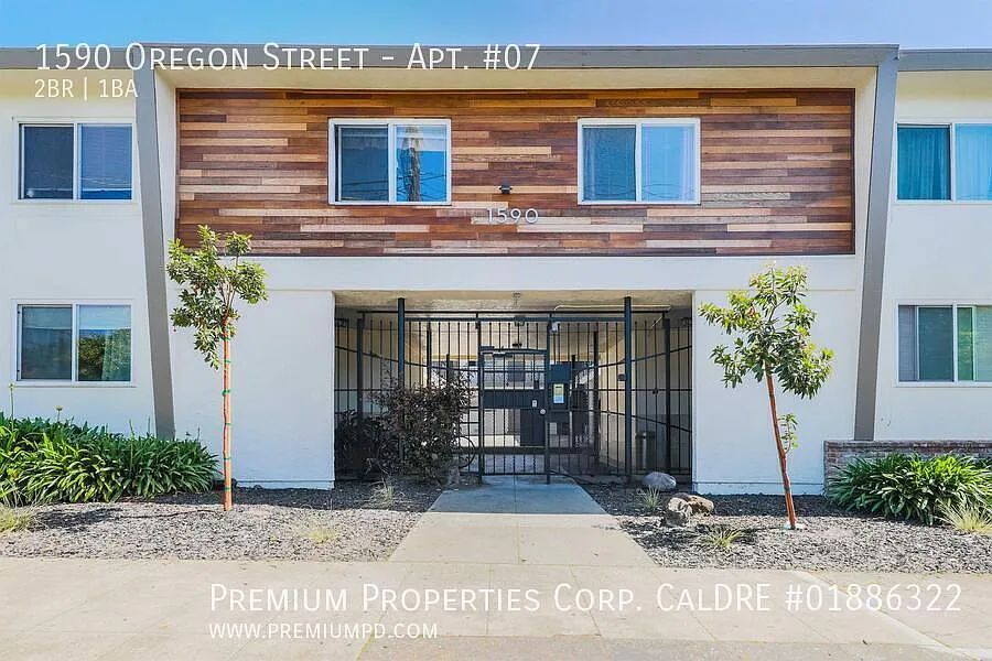Photo 1 of 28 - 1590 Oregon St #7 - Berkeley, CA Primary Photo - 1590 Oregon St #7