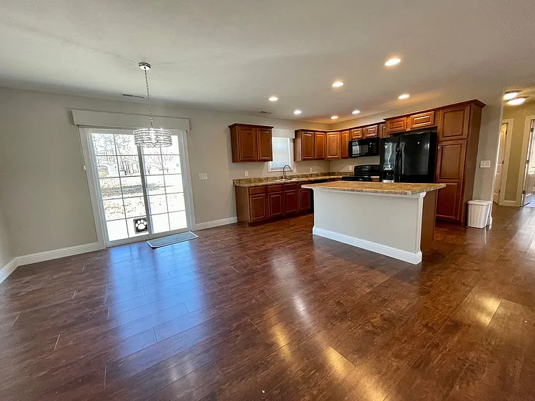 918 Whitecotton Dr — Photo 6