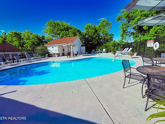 3rd image of 527 Orchard Valley Way