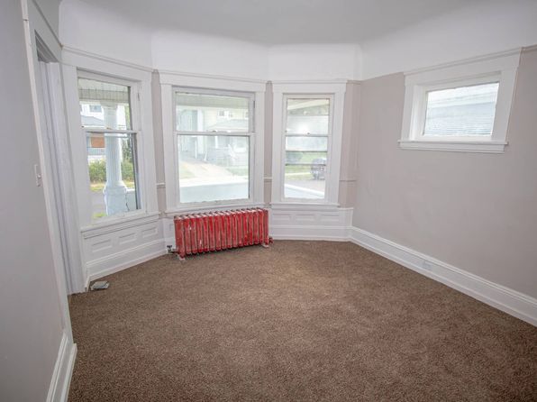 1328 E 111th St APT 1