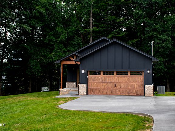 4th image of 178 Woodland Cir
