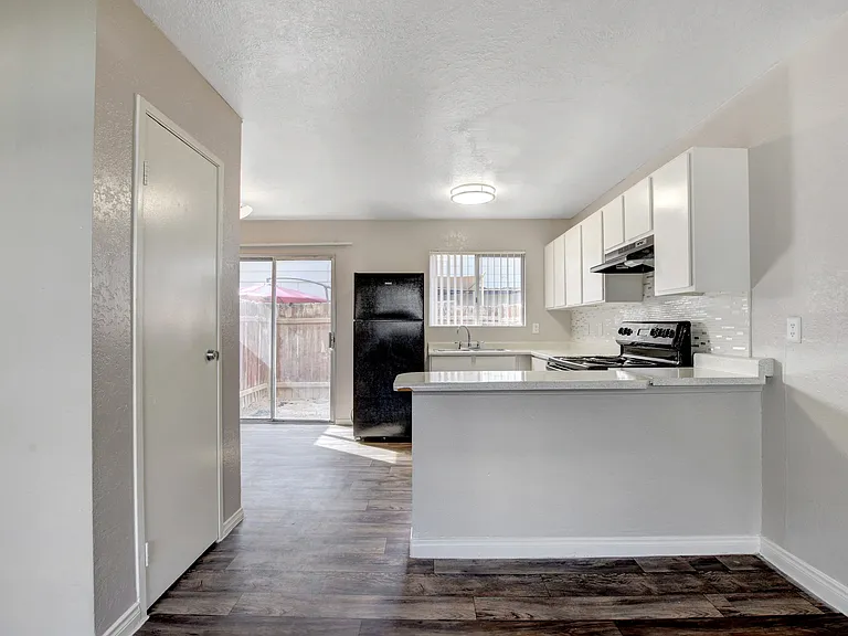Green Tree Apartments — Photo 32